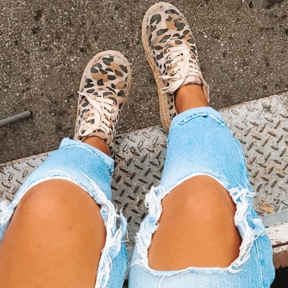 🚨END OF SUMMER SALE// leopard print Sneaker - Picture 8 of 8